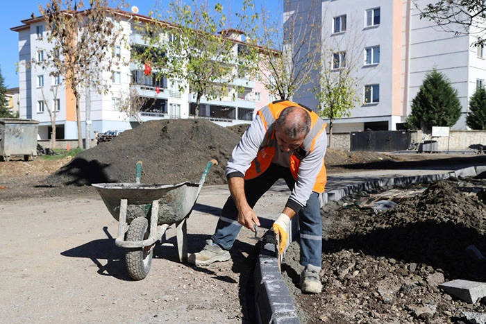 Yenimahalle’de 4 Sokakta Hummalı Çalışmalar Sürüyor