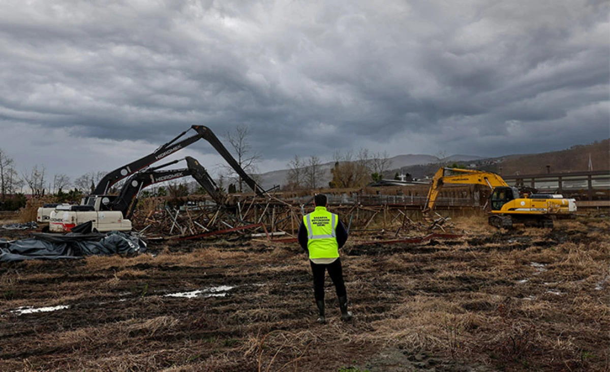 6 Kilometrelik Hatta Ka&ccedil;ak İskele Ve Yapılar Kaldırıldı
