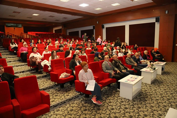 Hendek’te Meme Kanseri Farkındalığına Dikkat Çeken Özel Konferans Düzenlendi