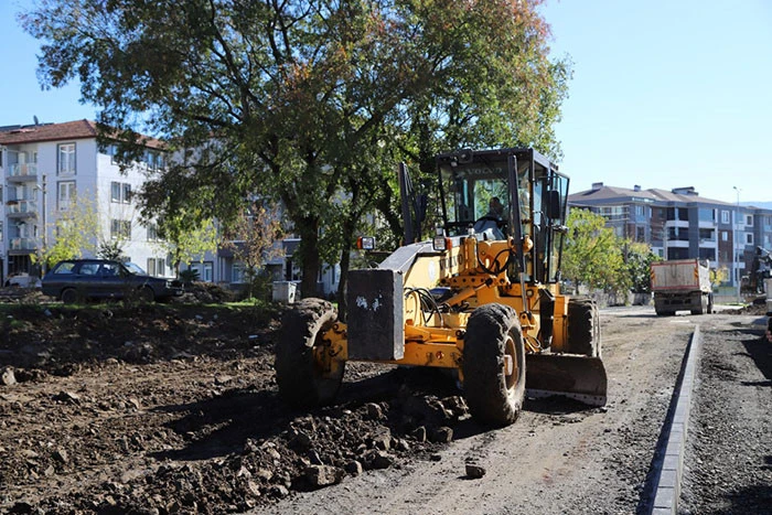 Yenimahalle’de 4 Sokakta Hummalı Çalışmalar Sürüyor