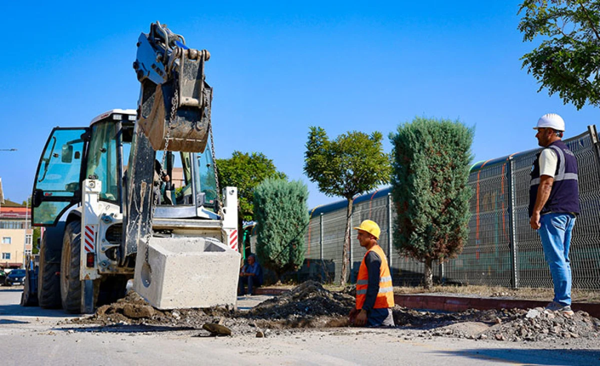 Adapazarı&rsquo;nın Altyapısına 8 Kilometrelik Yeni Kanalizasyon Hattı Kazandırılıyor
