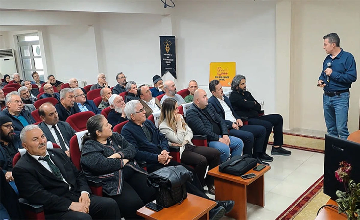 Arı Sağlığı ve Arı &Uuml;r&uuml;nleri Sakarya&rsquo;daki Panelde Ele Alındı