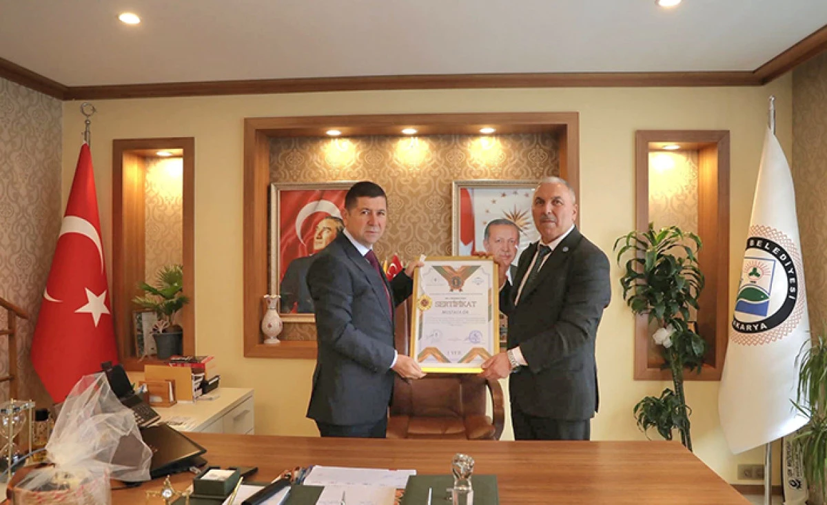 Arıcılardan Başkan Y&uuml;z&uuml;c&uuml;&rsquo;ye Teşekk&uuml;r Ziyareti