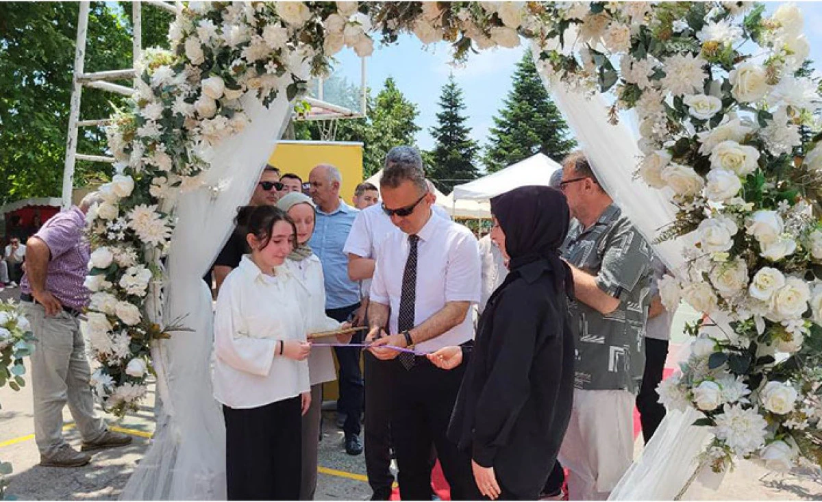 Atike Hanım Anadolu Lisesi&rsquo;nde 313 Eserlik G&ouml;rsel Sanatlar Sergisi A&ccedil;ıldı