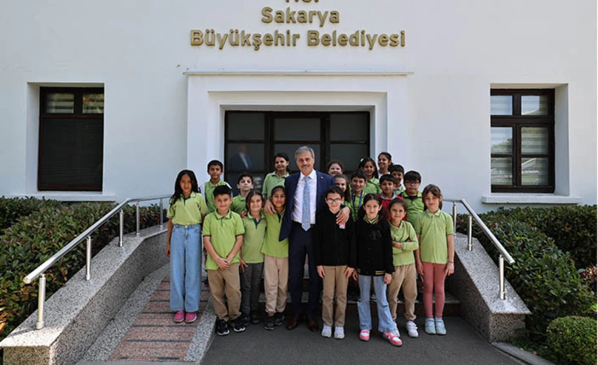 Başkan Yusuf Alemdar Okulla İlk Kez Tanışan Miniklere Başarılar Diledi