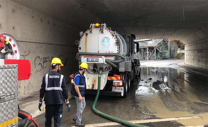 Büyükşehir Belediyesi Yağış Mesaisini Aralıksız Sürdürüyor