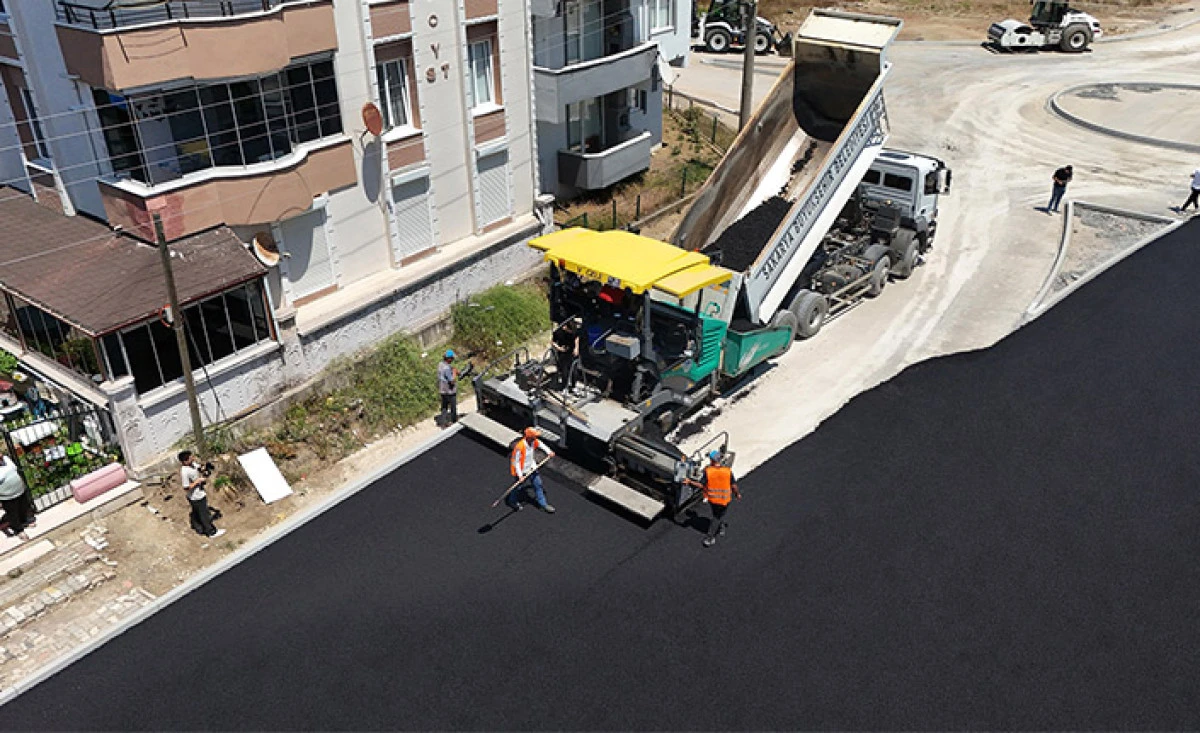 B&uuml;y&uuml;kşehir Karasu&rsquo;da Sahil Trafiğini Rahatlatacak Caddede Asfalt &Ccedil;alışmalarına Başladı