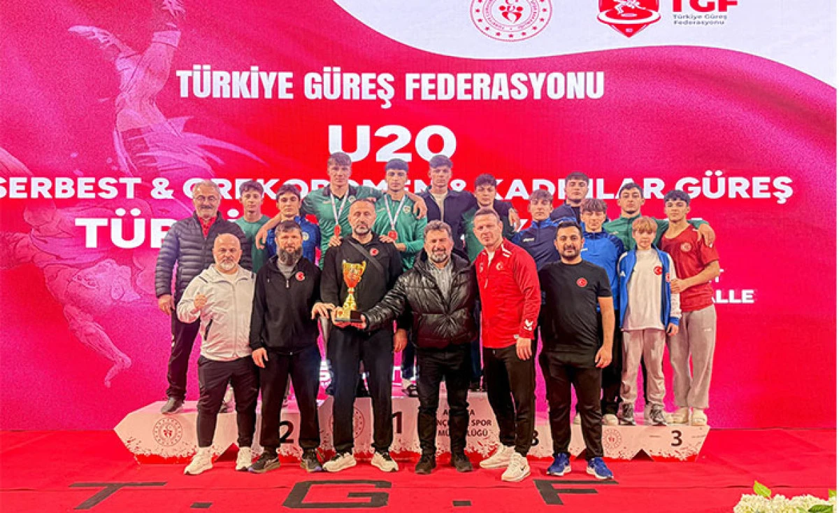 B&uuml;y&uuml;kşehirli G&uuml;reş&ccedil;ilerden Ankara&rsquo;da Madalya Yağmuru