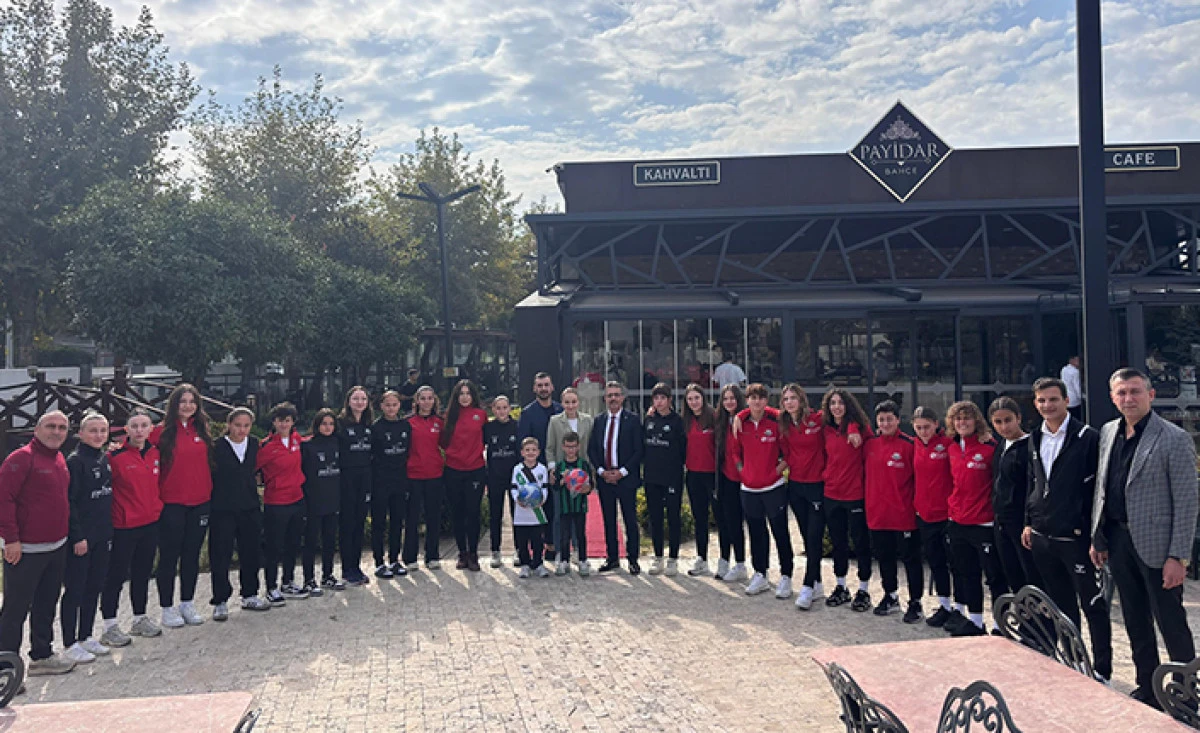 Dinç, Sakarya Kadın Futbol Kulübü İle Bir Araya Geldi
