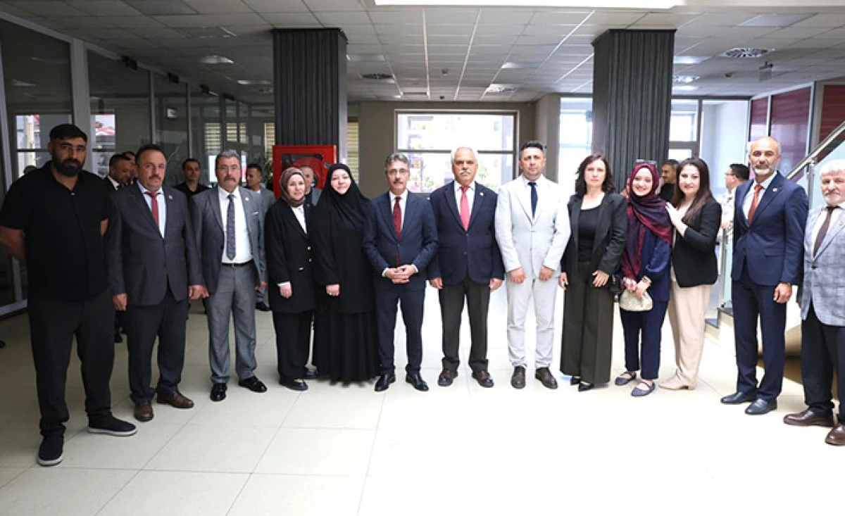 Erenler Belediyesi&rsquo;nde Bayramlaşma Programına Yoğun İlgi