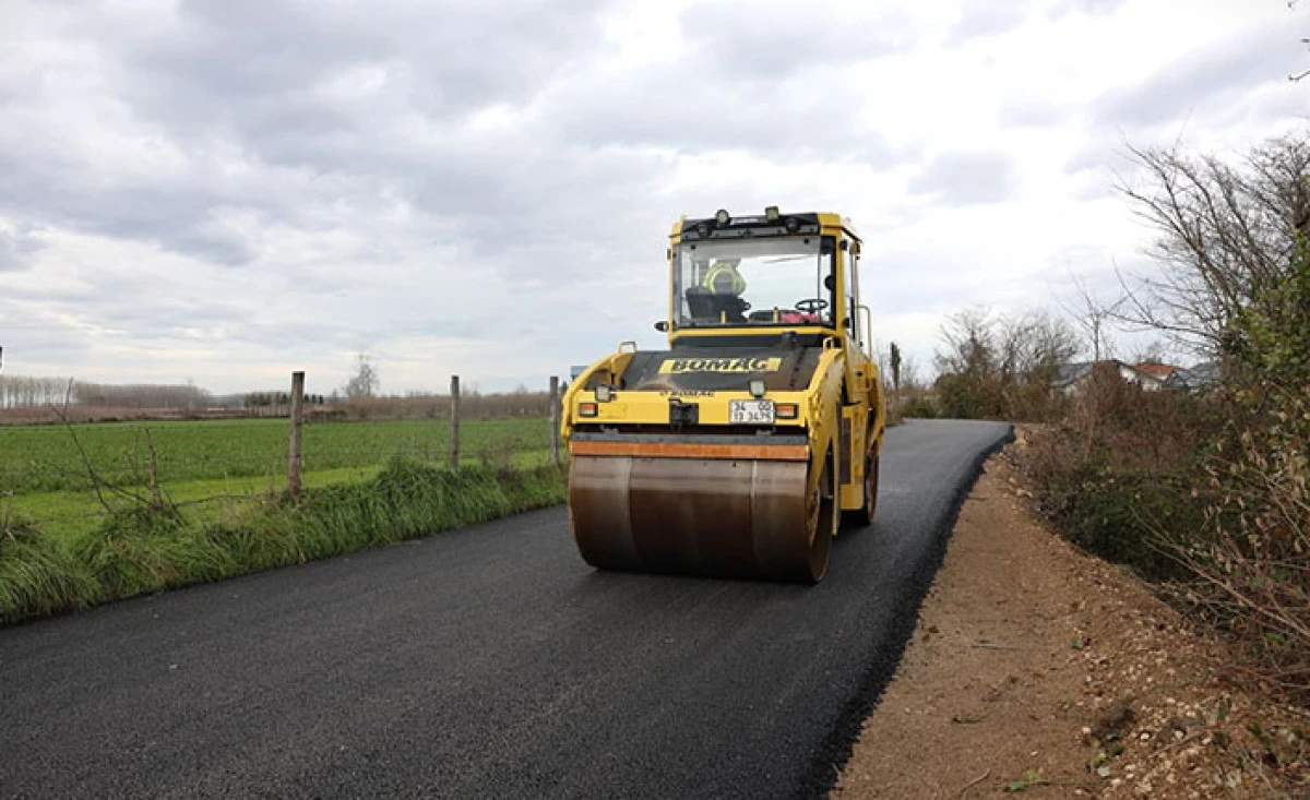 Erenler&rsquo;de Asfalt &Ccedil;alışmaları Yeni Yılda Da Hız Kesmedi