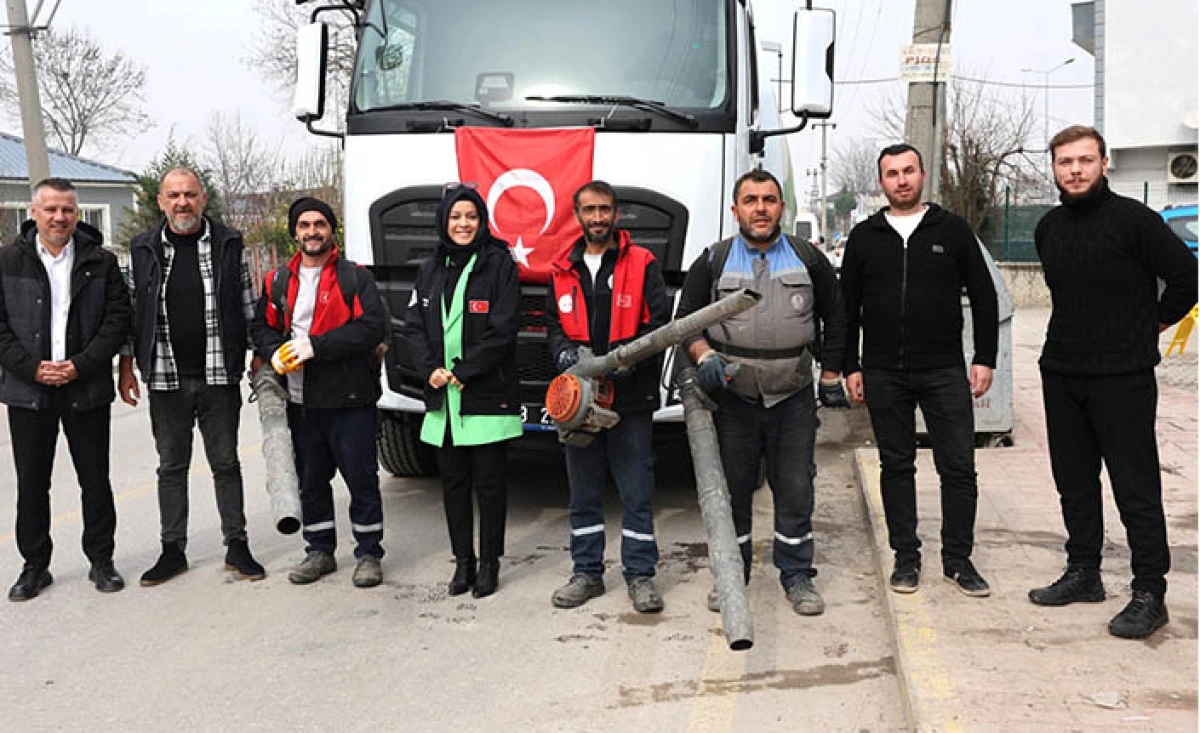 Erenler&rsquo;de Hummalı Bayram Temizliği: Cadde Ve Sokaklarda Titiz &Ccedil;alışma