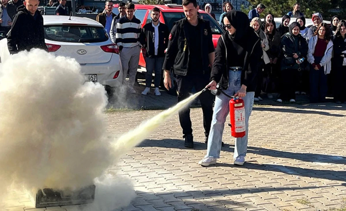 Ferizli MYO’da Yangın Tatbikatı Yapıldı