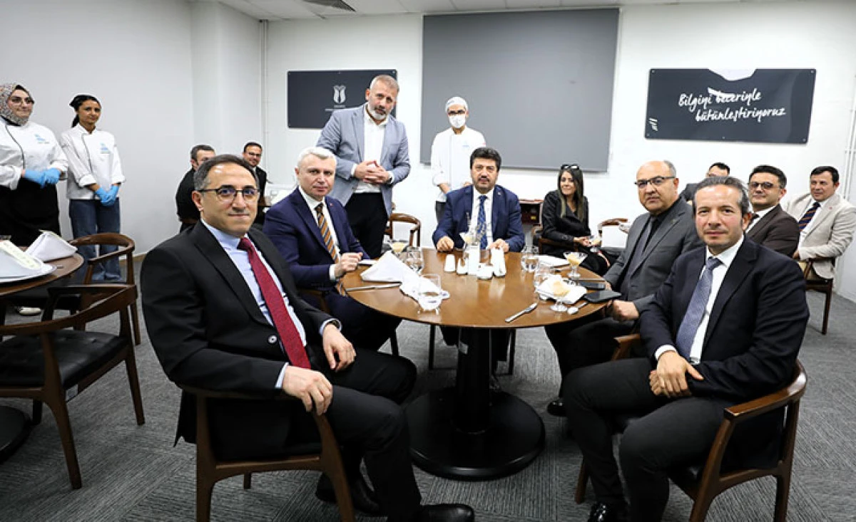 Gastronomi &Ouml;ğrencileri Protokol &Uuml;yelerini Ağırladı