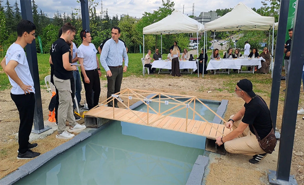 Geleceğin M&uuml;hendisleri Ahşap K&ouml;pr&uuml;lerini Yarıştırdı
