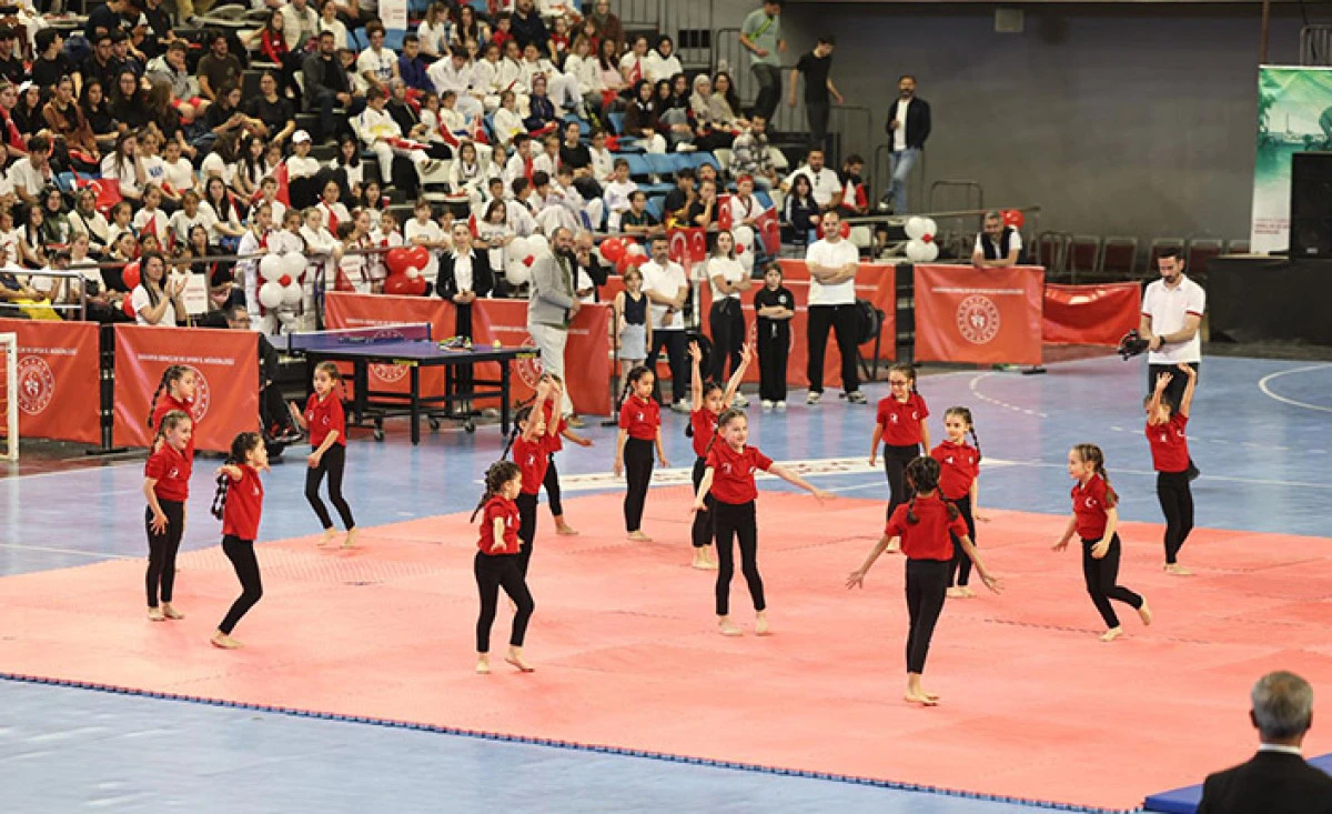 Gen&ccedil;lerimizin Yanında Oluyor, Onların Sporla, Sanatla Ve Eğitimle İ&ccedil; İ&ccedil;e B&uuml;y&uuml;mesi İ&ccedil;in Gereken Desteği Sunuyoruz