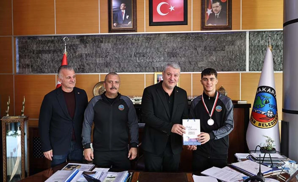 Halterin Genç Yıldızı Enes Efe Aydın, Başkan Çelik’in Konuğu Oldu