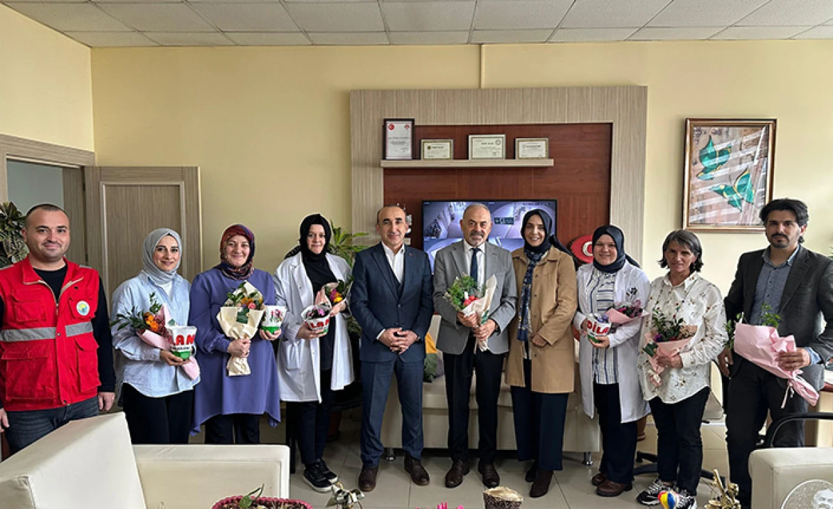 Hendek Belediyesi Ekiplerinden Öğretmenler Gününde Anlamlı Ziyaret