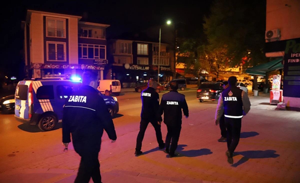 Hendek Belediyesi Zabıta Ekiplerinden Kaldırım İşgallerine Sıkı Denetim