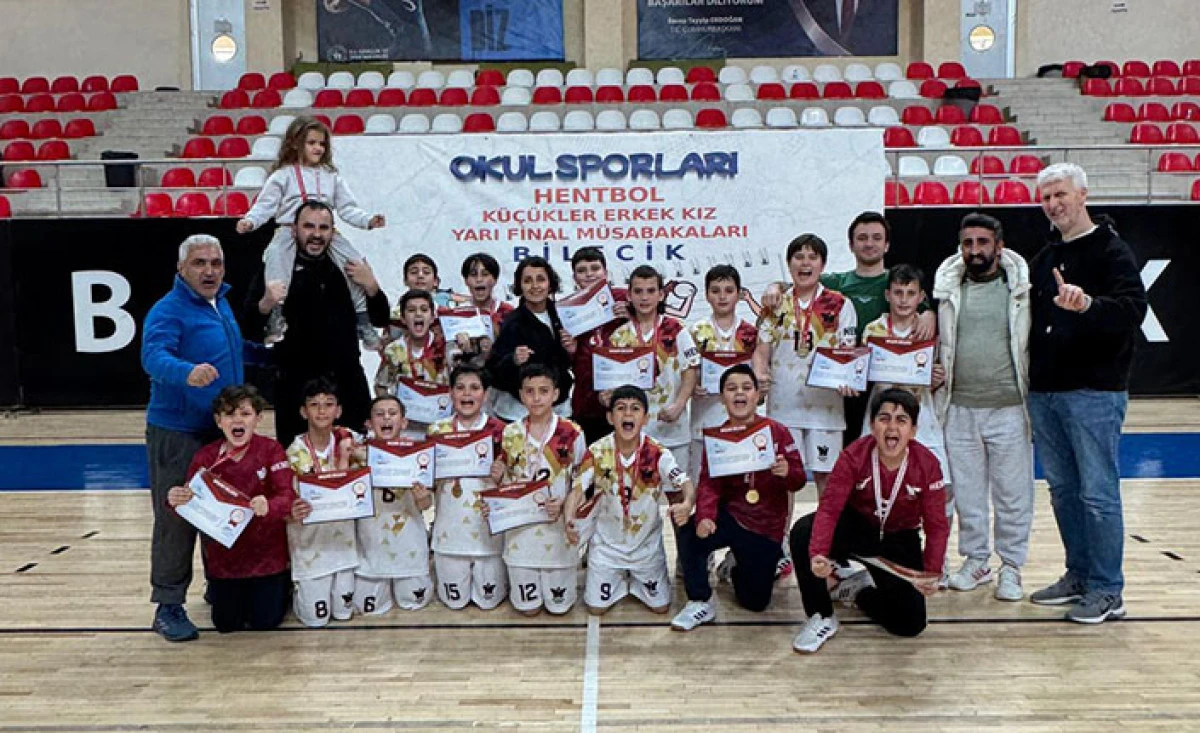 Hendek Şehit Mahmutbey Ortaokulu T&uuml;rkiye Finallerinde!