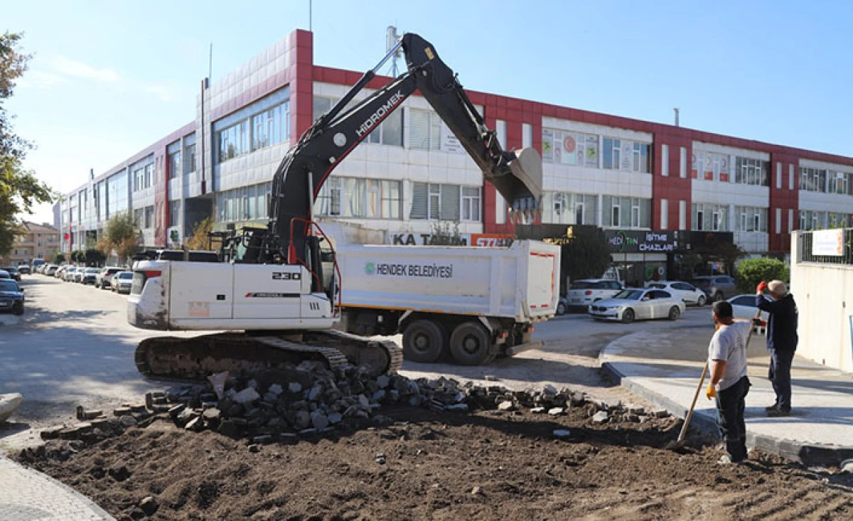 Hendek&rsquo;in &Ouml;nemli G&uuml;zerg&acirc;hlarında Asfalt Hazırlığı Başladı