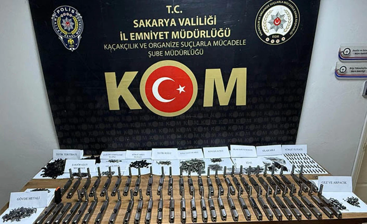 Hendek&rsquo;te 1460 Adet Ka&ccedil;ak Silah Par&ccedil;ası Ele Ge&ccedil;irildi