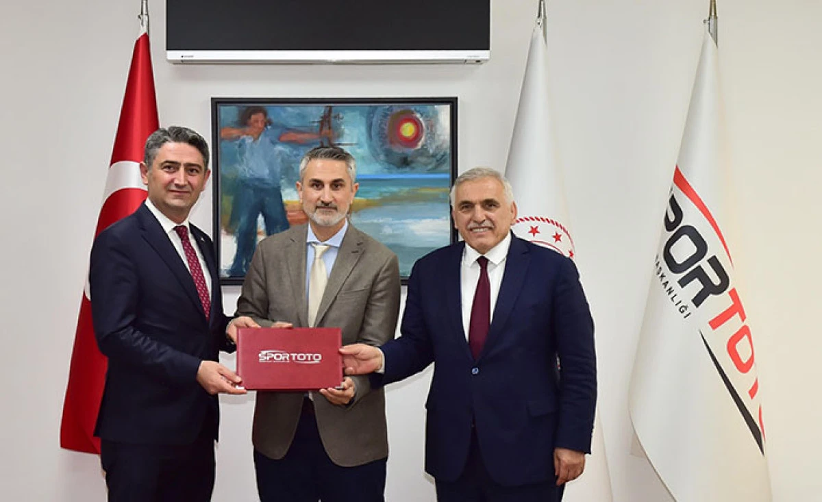 Hendek’te 4 adet spor salonu ile 1 adet sentetik zeminli futbol sahası