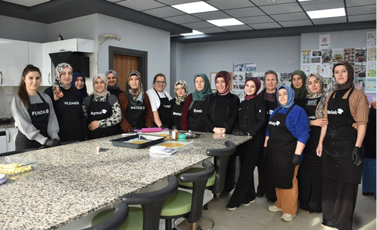 Hendek&rsquo;te Kadınlar Hem &Ouml;ğreniyor Hem Kazanıyor