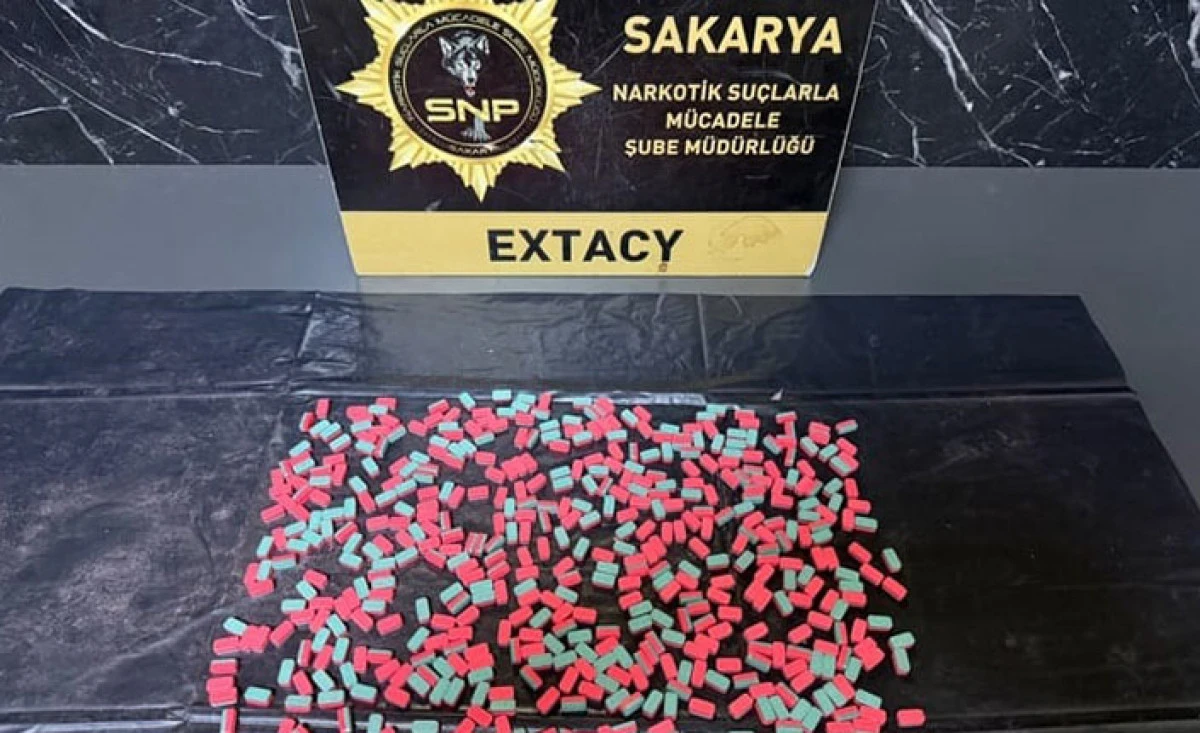 Hendek&rsquo;te Uyuşturucu Operasyonu: 465 Adet Ecstasy Hap Ele Ge&ccedil;irildi