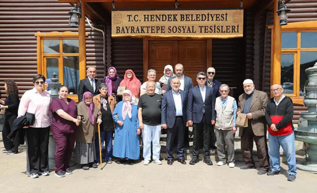 Huzurevi Sakinlerine Anneler G&uuml;n&uuml; Kahvaltısı