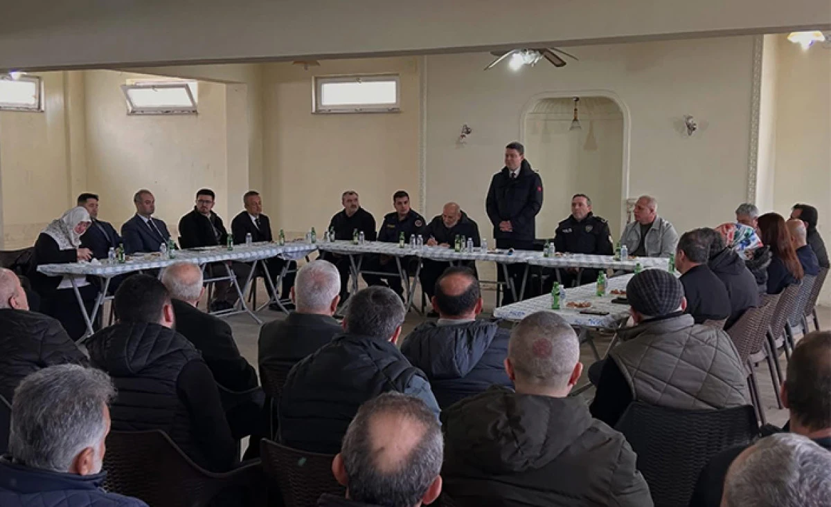 İl&ccedil;e Protokol&uuml; Akova&rsquo;da Vatandaşlarla Buluştu