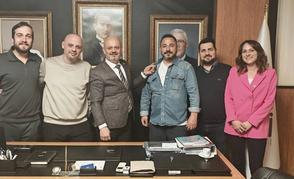 İYİ Parti&rsquo;ye toplu katılımlar devam ediyor: Zafer partisinde g&ouml;rev almış &ouml;nemli isimler rozeti taktı