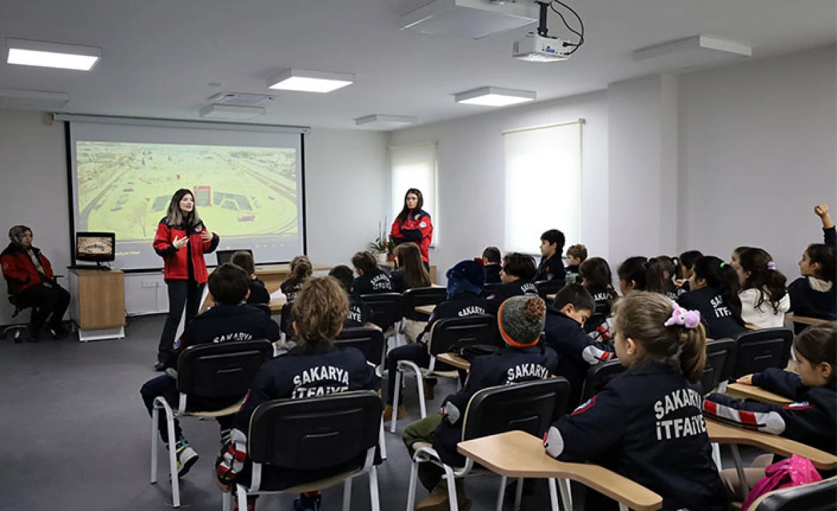 İzmit&rsquo;ten Sakarya&rsquo;ya Afet Bilinci İ&ccedil;in Geldiler
