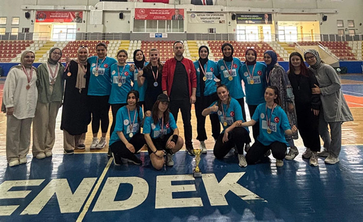 Kadınlar Futsalda Yarıştı