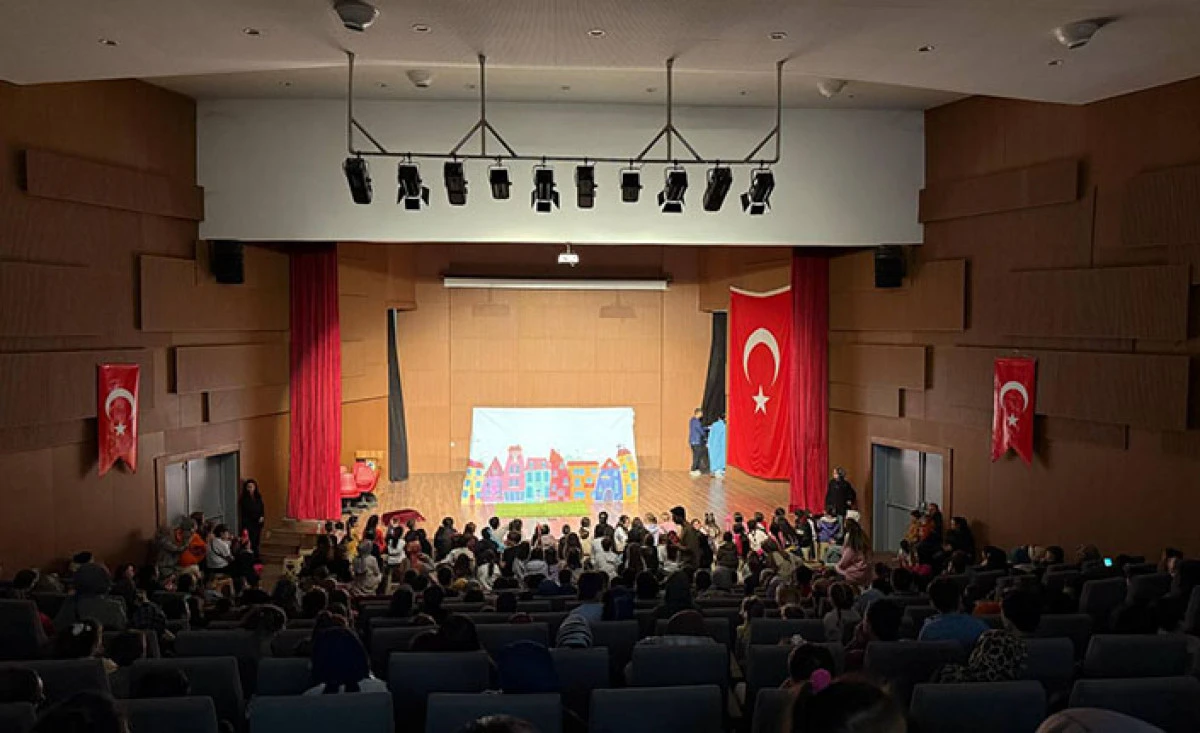 Karasu SGM’de Çocuklar Şenlikte Gönüllerince Eğlendi