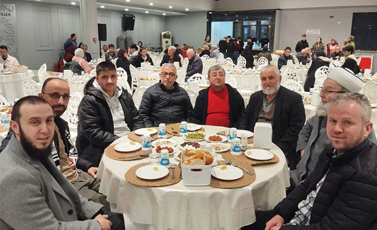Kardeşler Yemek&rsquo;in Katkılarıyla Taraklılılara Hizmet Derneği&rsquo;nden İftar Programı