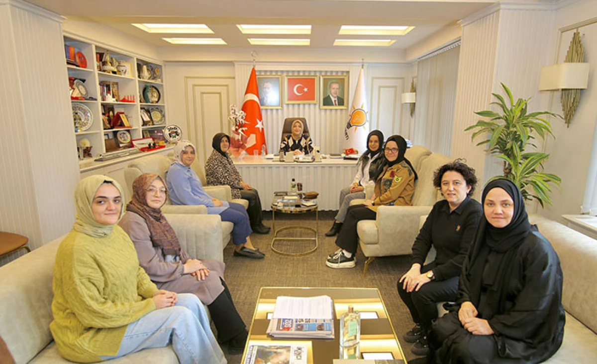 KEFEK Başkanı &Ccedil;iğdem Erdoğan, Vatandaşlarla Bir Araya Geldi