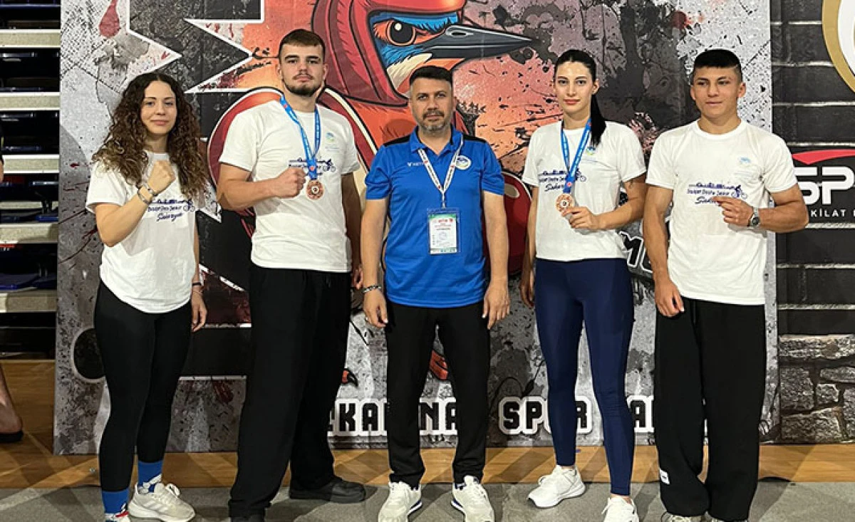 Kick Boks Şampiyonası’nda Türkiye 3’üncüleri Büyükşehir’den