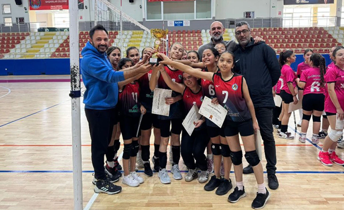 Küçük Kızlar’da Şampiyon Atikehanım Ortaokulu