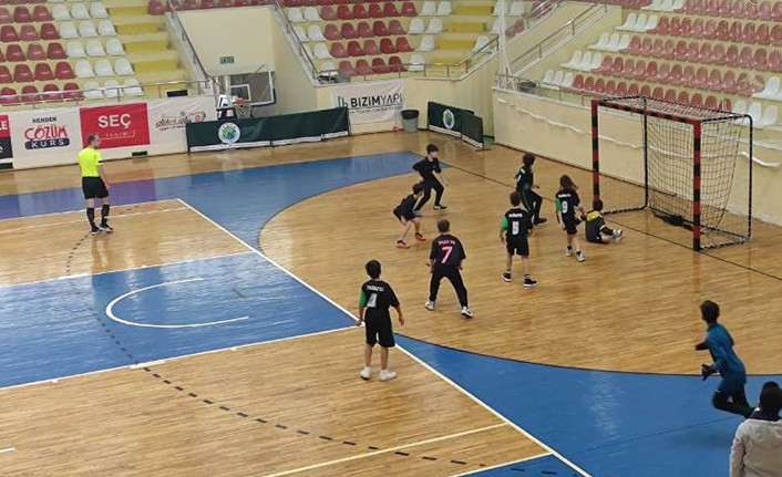 Küçük Ve Yıldız Erkekler Futsal İlçe Birinciliği Müsabakaları Başladı
