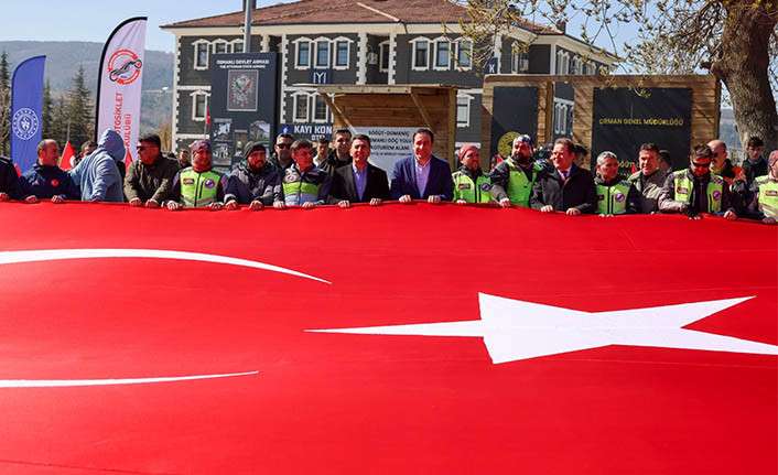Kuruluştan Kurtuluşa: Şanlı Bayrağımız ve Ecdat Toprağımız Çanakkale Yolunda