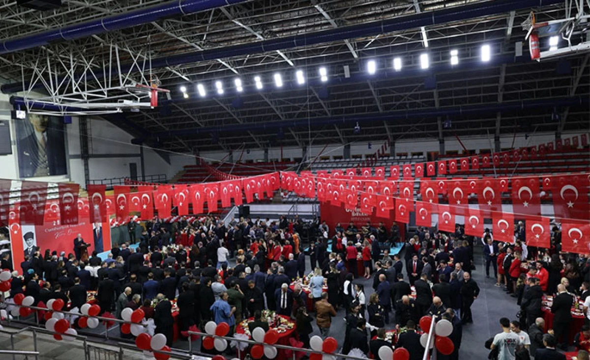 MHP Sakarya İl Başkanı Alkaş ve Eşi, Cumhuriyet'in 102. Yılı Resepsiyonuna Katıldı