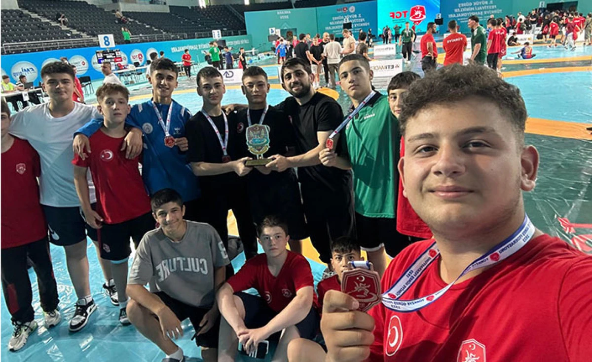 Minikler G&uuml;reş T&uuml;rkiye Şampiyonasından B&uuml;y&uuml;k Başarı İle D&ouml;nd&uuml;