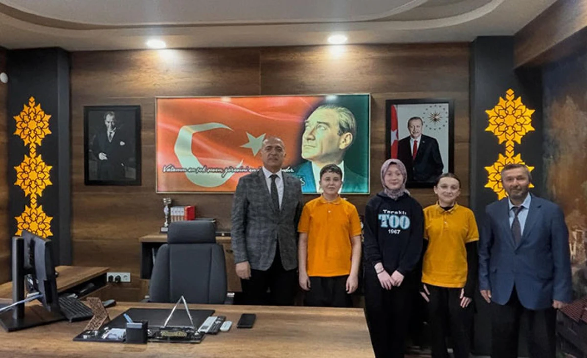 Okullardan &Ouml;ğrenciler İl&ccedil;e Protokol&uuml;n&uuml; Ziyaret