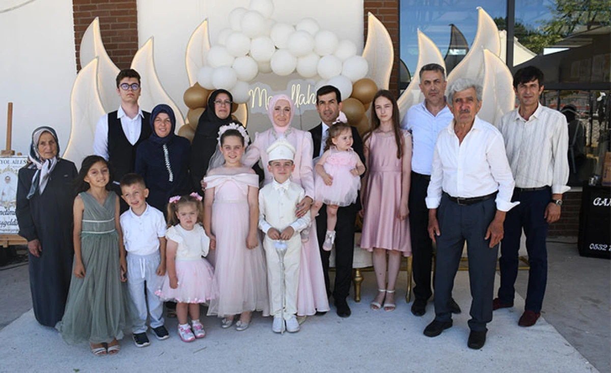 &Ouml;zyol Ailesinin Mutlu G&uuml;n&uuml;