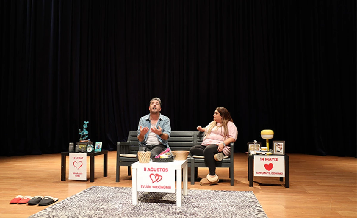 &ldquo;Ruh &Ouml;k&uuml;z&uuml;m&rdquo; Sahnedeydi, Tiyatroseverler Salonu Doldurdu