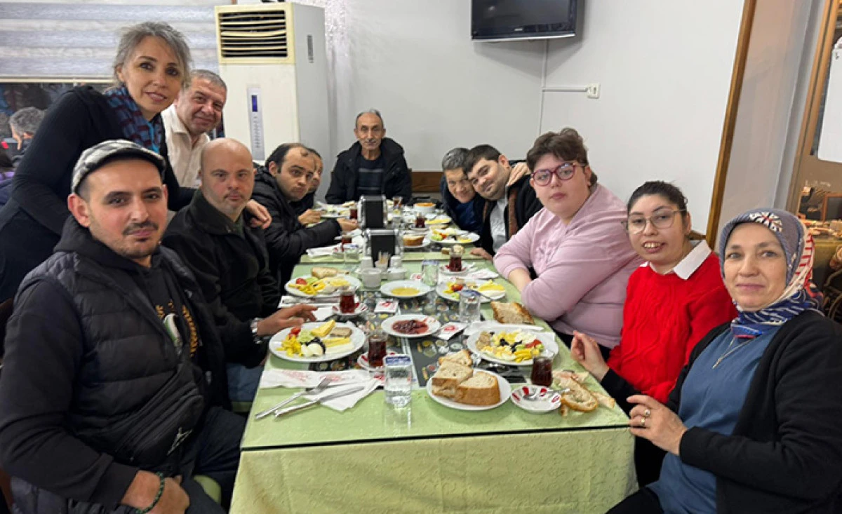 Sakarya Trabzonlular Derneği&rsquo;nden Anlamlı Kahvaltı Programı