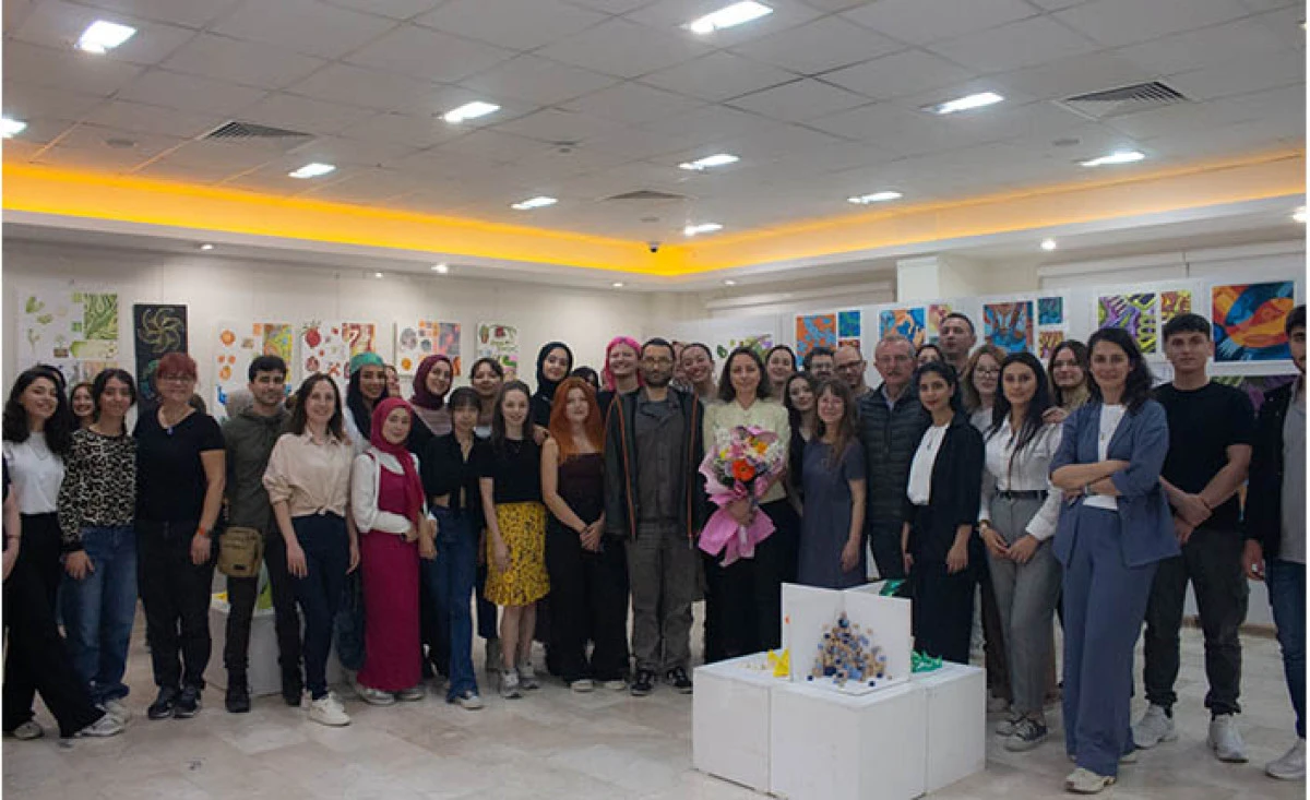 Sakarya Üniversitesinde Temel Sanat Eğitimi Dersi Öğrenci Çalışmaları Sergisi Düzenlendi