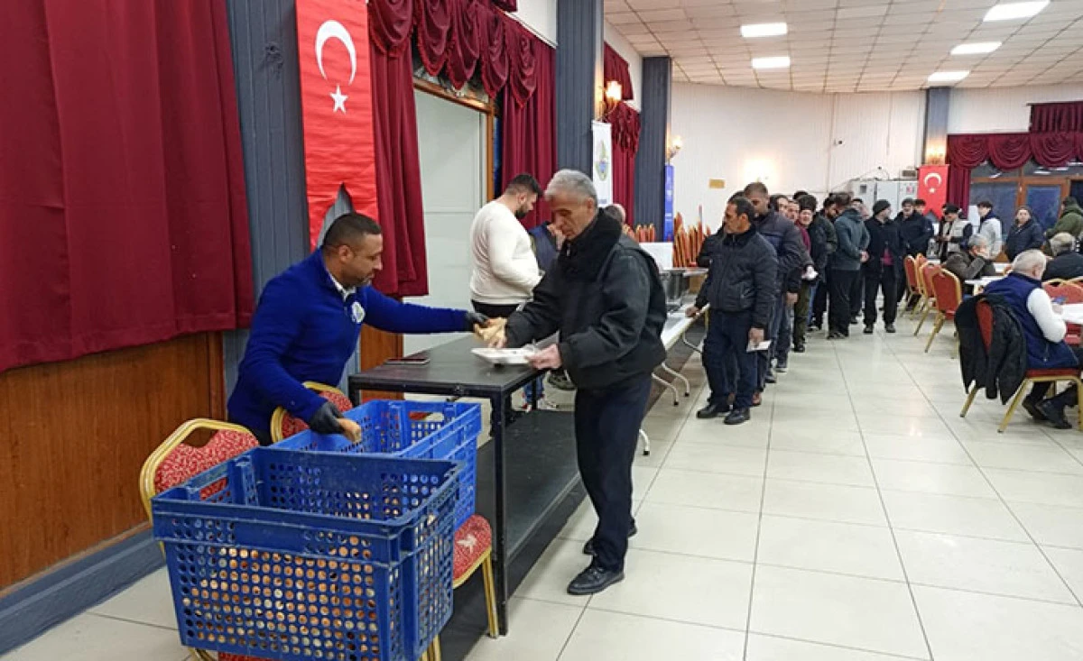 Sapanca&rsquo;da Ramazan Bereketi Aynı Sofrada Paylaşılıyor 