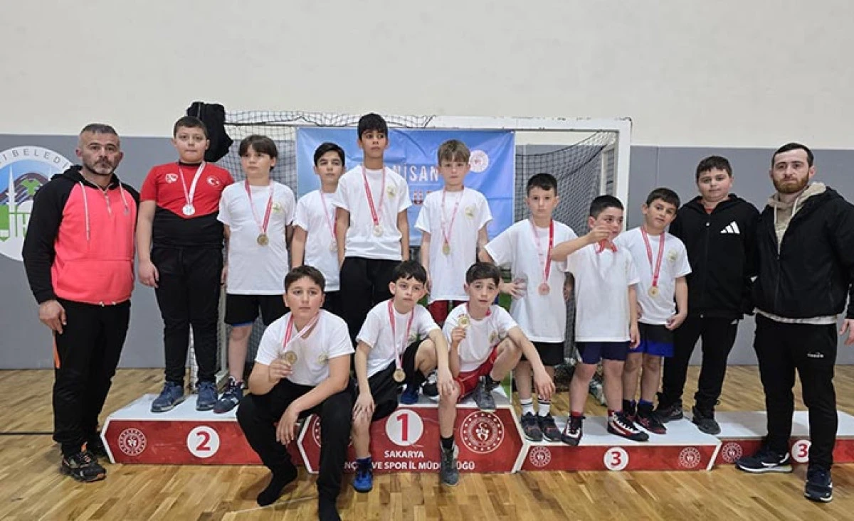 Sapanca&rsquo;nın Sporcularından 23 Nisan Şenliğinde Madalya Yağmuru